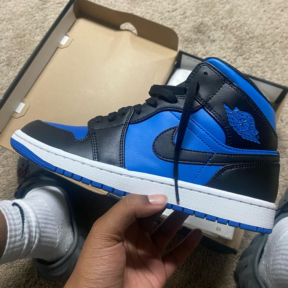 Mid Jordan 1’s